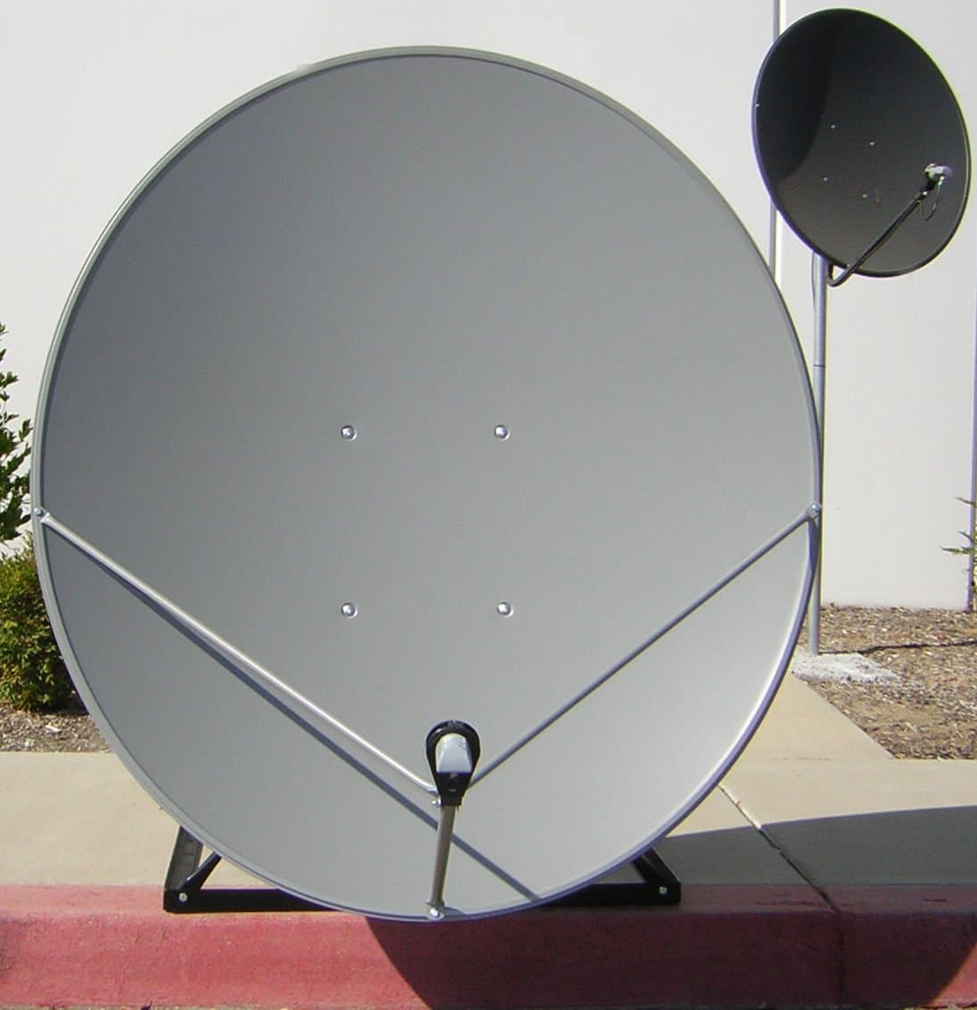 GeosatPro 1.2m Ku-Band Solid Offset Satellite Dish 120cm FTA Free to air